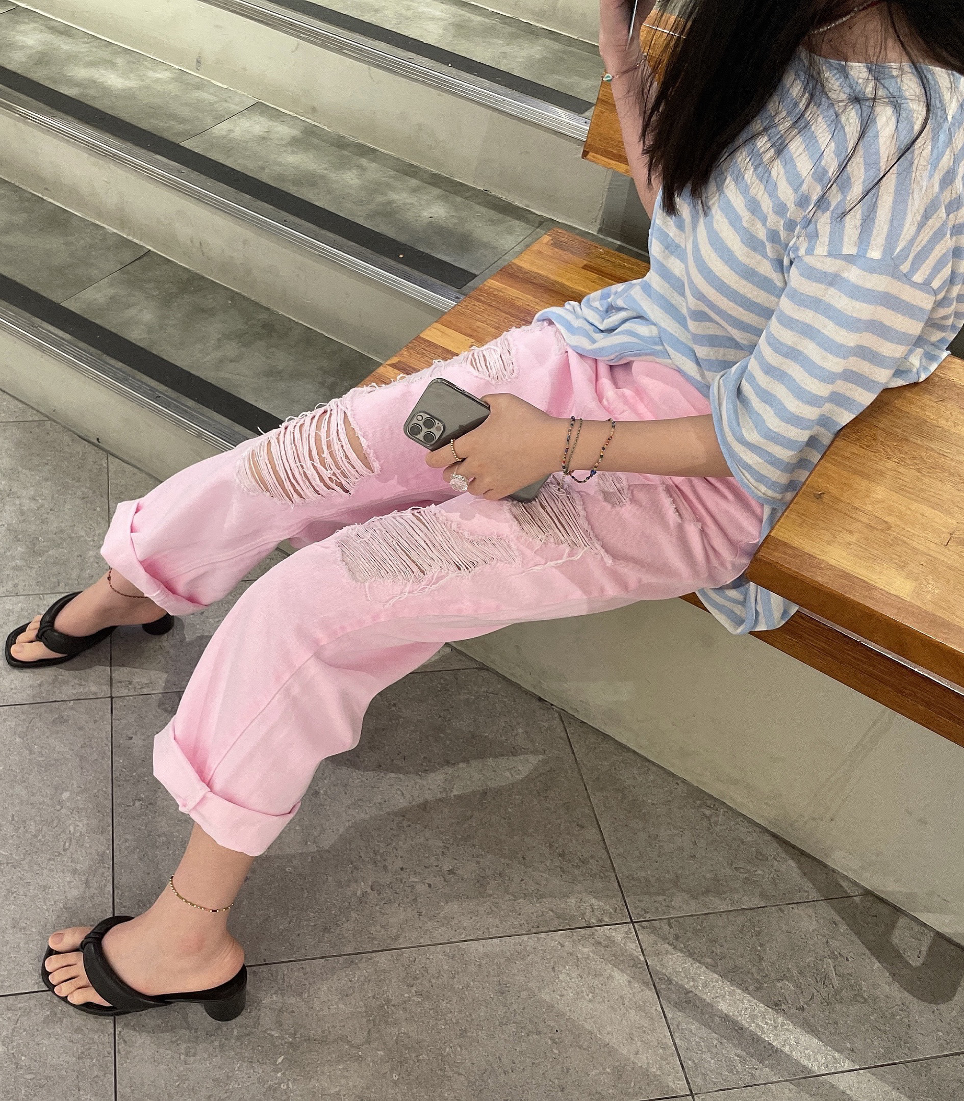 pink destroyed pants