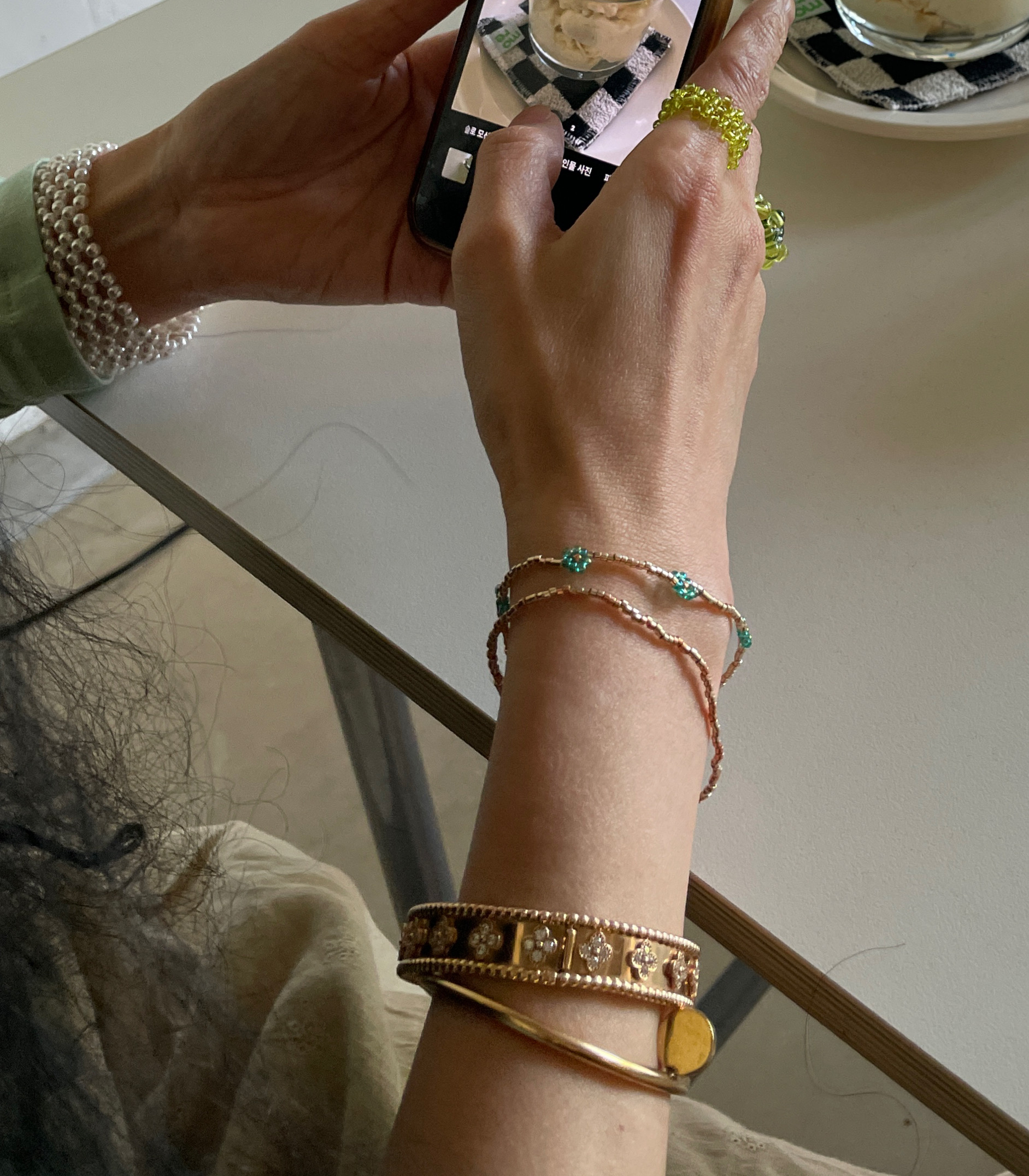 by atto ) green flower bracelet set